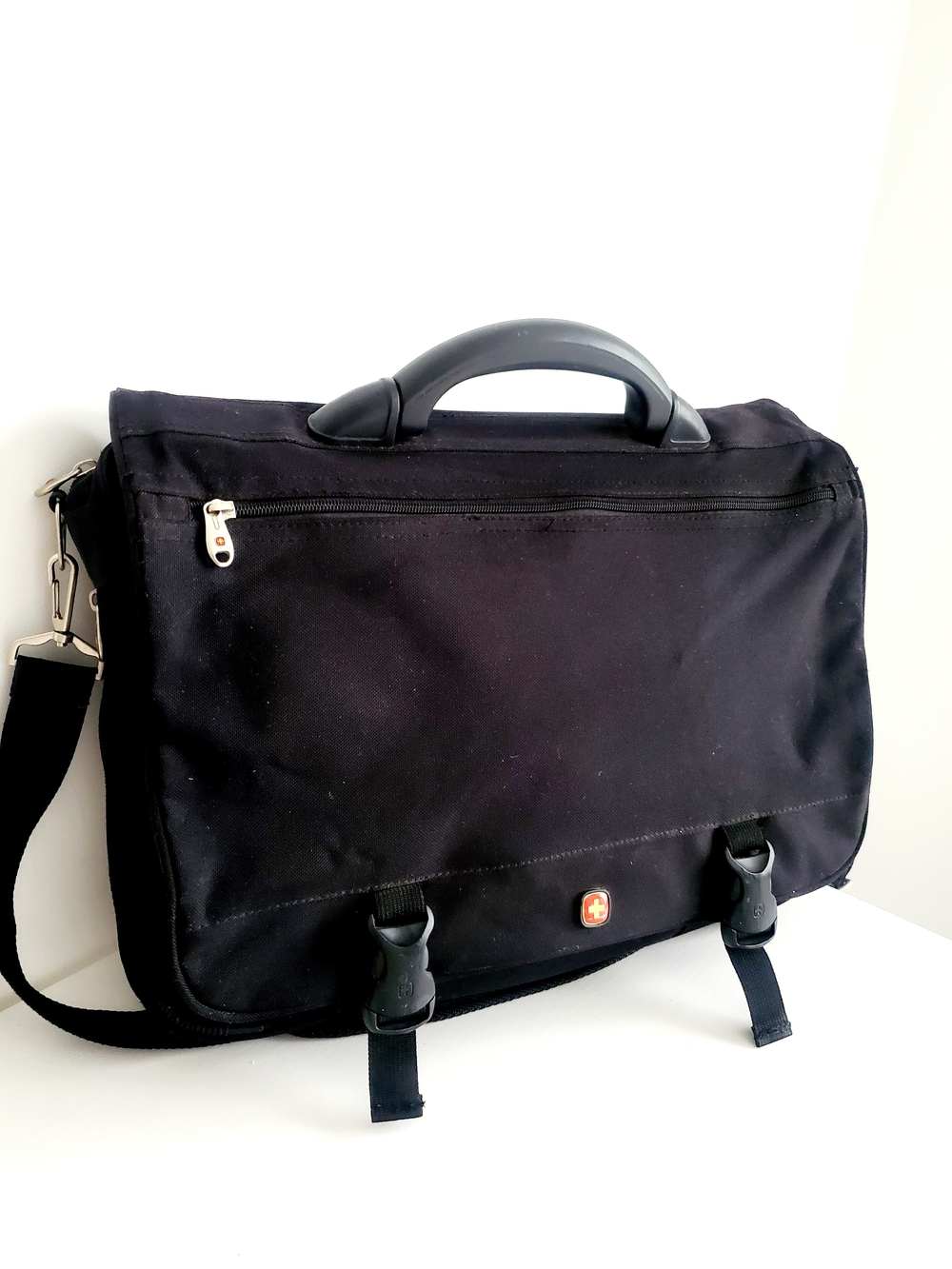 SwissGear Black Messenger Laptop Bag - Expandable - SwissGear-